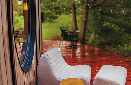 Paris Cabin | Award-Winning Cabin. Private Sauna. Cedar Hot Tub. Outdoor Shower