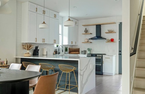 Swede Hill House | Bach & Bubbly House with Pool, Gym & Glam Room