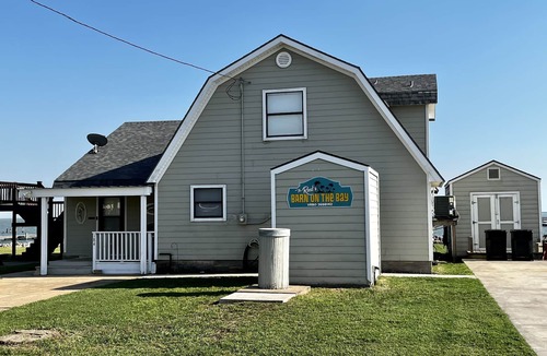Palacios House | Barn on the Bay 300' Lighted Pier 4BR Palacios Bay House Sleeps 10