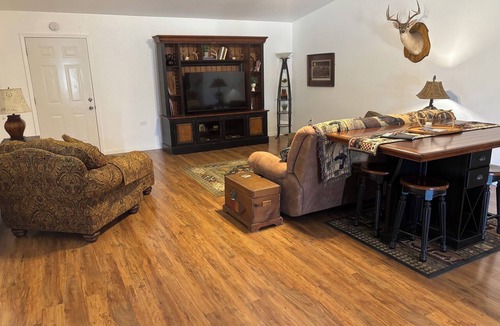 Perry House | Barndominium on the Lake-Axtell
