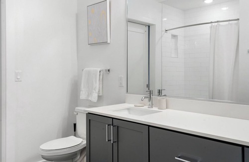 Austin Apartment | Barsala l Gorgeous 1BD/apartment in the heart of Downtown Lakeway