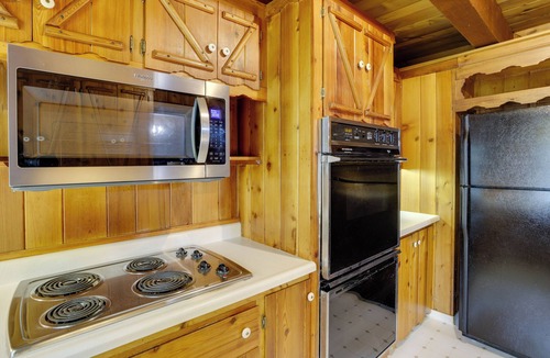Vallecito Cabin | Bayfield Cabin w/Game Room & Private Hot Tub!