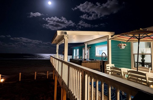 Spanish Grant House | Beachfront, Hot Tub, Arcade, Foosball, Steps to beach, outdoor games & MORE