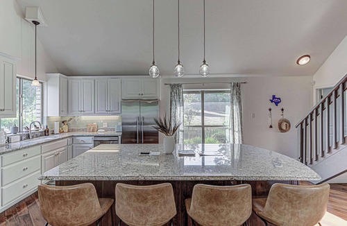 Pedernales Canyon Ranch House | Bear Moon Ranch - Hot Tub, Pool, Pickleball