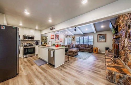 Ruidoso Apartment | Bears Gone Fishing- Hot Tub Cabin in the Pines