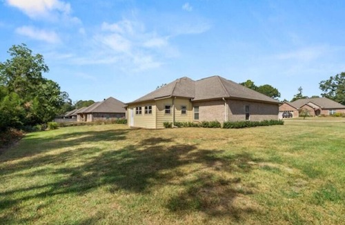 DeRidder House | Beautiful 3 Bedroom House in Great Neighborhood