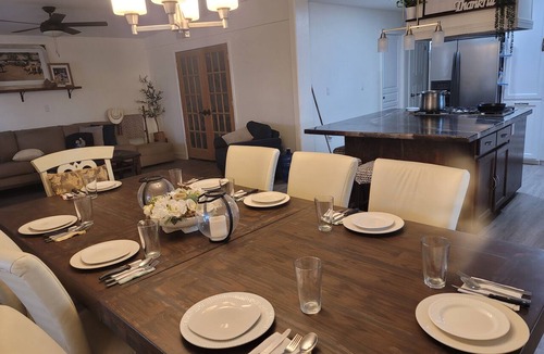 Summit House | Beautiful 3-bedroom home 13 min away from airport