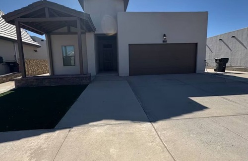 Biggs Field House | Beautiful 3 bedrooms 2 bathrooms home sparkling clean.