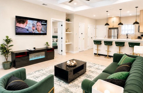 Mission Apartment | Beautiful 3-Beds Apartment in Mission with WIFI; Safe & Spacious Stay