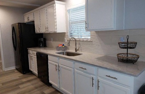 Bedford House | Beautiful 4 Bedroom in quiet neighborhood!