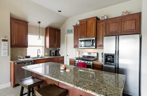 Mansfield House | Beautiful 5BD/3BA Near BLD/Waterpark/AT&T Stadium