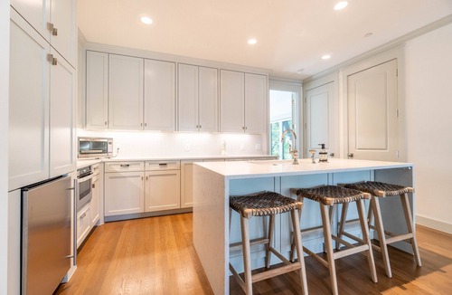 Kessler House | Beautiful Bishop Arts Townhouses: Sleeps up to 16 people!