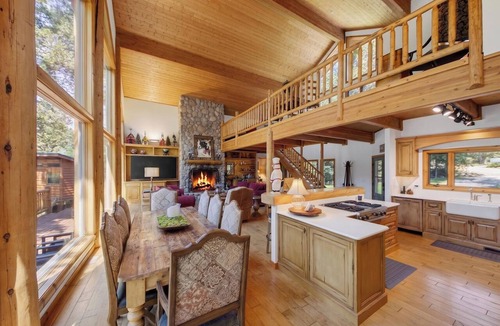Durango House | Beautiful Colorado log home backing to the Florida River.