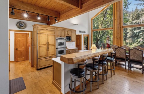Durango House | Beautiful Colorado log home backing to the Florida River.