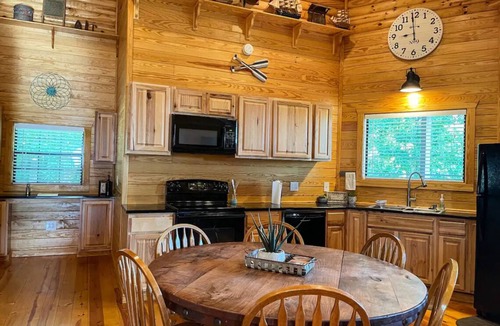Milam House | Beautiful, cozy cabin with a “Lakehouse” feel.