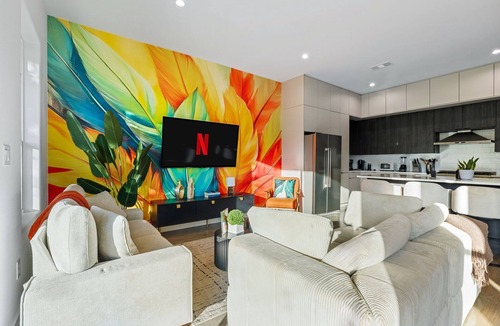 West Dallas House | Beautiful, Cozy, Contemporary 4BR near Downtown Dallas