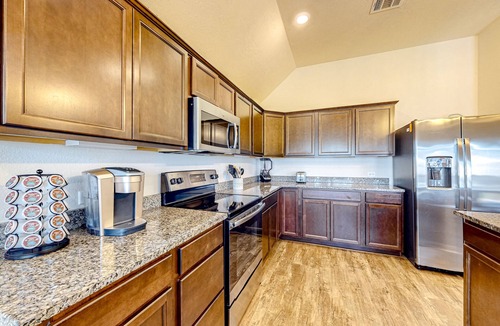 College Station House | Beautiful home in a friendly neighborhood with enclosed yard & al fresco dining