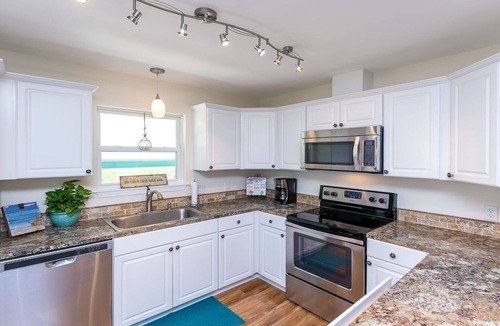 Rockport House | Beautiful home w/screened in porch - close to beach/town