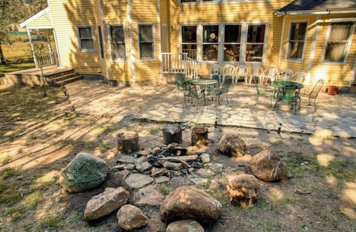 South Fork House | Beautiful mansion with antique decor, WiFi, and gas fireplace - near skiing