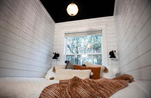 Miller Grove Cabin | Beautiful Modern Tree House Cabin Surrounded by Trees for a Peaceful Romantic Getaway near Lone Oak, Texas