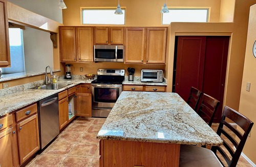 Green Valley House | Beautiful Mountain Views with New Furniture in The Springs