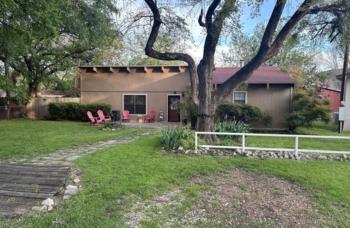 Granbury Cabin | Beautiful Rustic Cabin Just 10 Minutes to Granbury square