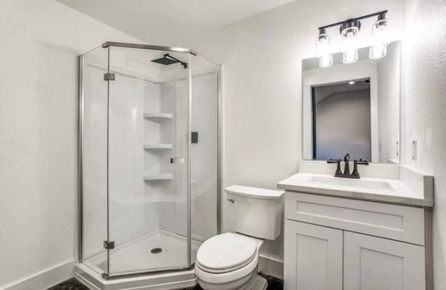 West San Antonio House | Beautiful Tranquil Home In Nonterey