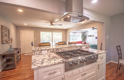 Canton House | Beautiful Vacation/Retreat Home in the Heart of Historical Downtown Canton