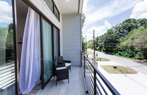 OST - South Union House | Beautifully Decorated, Modern Downtown Houston Home