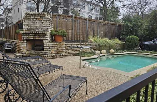Cityplace Apartment | Beautifully remodeled condo 2b/2bth conveniently in West Village, Uptown Dallas