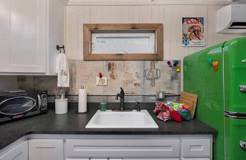 Canyon Cottage | Beautifully renovated vintage train car near I27, WTAMU and Palo Duro Canyon
