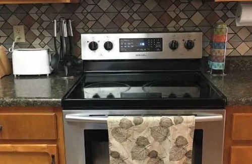 Biggs Field House | Beauty & Cozy w-King Bed Home By Country Club