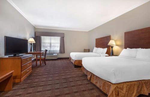 Mineral Wells Hotel | Best Western Club House Inn & Suites