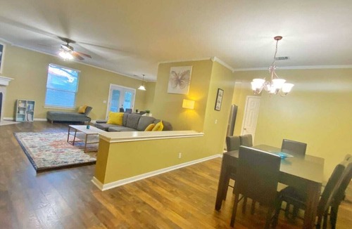 Cat Hollow House | Big Backyard * Fully Furnished*3 BR 2 Bath Home