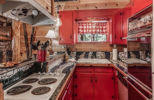 Ruidoso Cabin | Big Bear, 3 Bedrooms, Stone Fireplace, Midtown, Sleeps 8