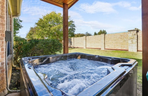 Murphy House | Big Cozy Dream w/Hot Tub, Pool Table & Arcades