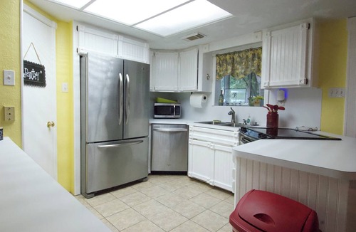 Trinity House | Big spacious home, 6 kayaks, firepit, fishing, boat space, next to Goat Island.