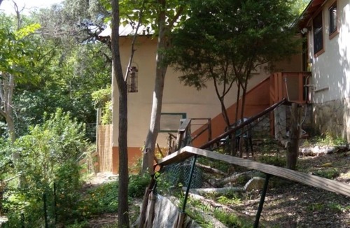 Kerrville Cottage | 'Bird's Nest Guest Cottage' Guadalupe River - Dog Friendly (Dog fee $15/night)