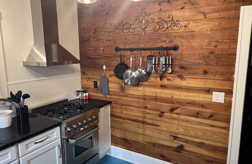 Lufkin House | Blue Oak Haven in the heart of Lufkin, TX is stylish, updated, and roomy.