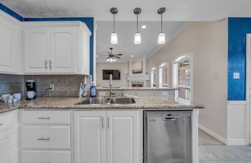 Wellborn House | Blue Oasis Close to Kyle Field