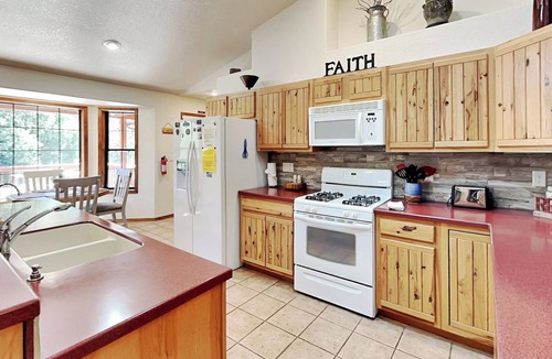 Alto Cabin | Blue Spruce Retreat, 3 bedrooms, Large Deck, Views, Sleeps 8