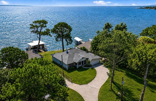Pointblank House | Bluewater Paradise - Luxury Lakefront Retreat with Open-Water Views