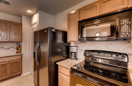 West San Antonio House | BMT Grads Stay! Minutes to Lackland + Pool & Theme Parks