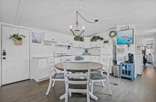 Lake Dallas Cottage | Boat & Fish on Lewisville Lake: Pet-friendly Haven