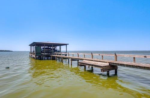 West Livingston House | Boat, Fish, Unwind! Lakefront Livingston Getaway