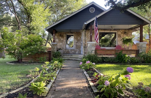 Boerne House | Boerne Garden Cottage - Steps from walking trails and historic downtown Boerne