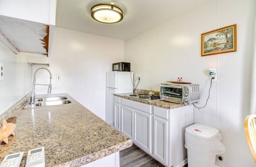 Bosque Farms Cottage | Bosque Farms Cottage w Patio, Grill & Fire Pit