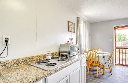 Bosque Farms Cottage | Bosque Farms Cottage w Patio, Grill & Fire Pit