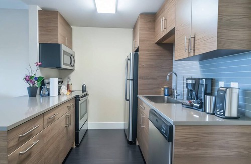 Riverside Apartment | Boulevard Stays Relaxed 1BR King Suite Near Downtown, Pool & Gym Access