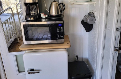Bosque Apartment | Bovine Studio at Europa Coffee, Inn, & Events